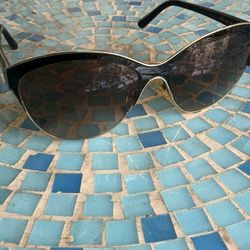 Valentino  Sunglasses 🕶️ Original Women's Sunglasses 🕶️ Made In Italy 🇮🇹 