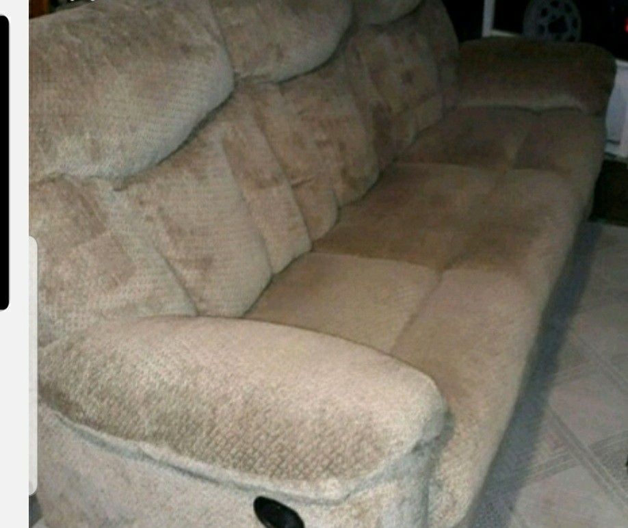 Double recliner sofa