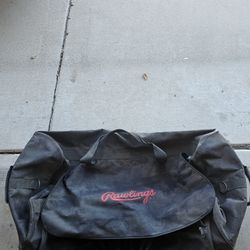 VERY LARGE DUFFLE BAG ON WHEELS 