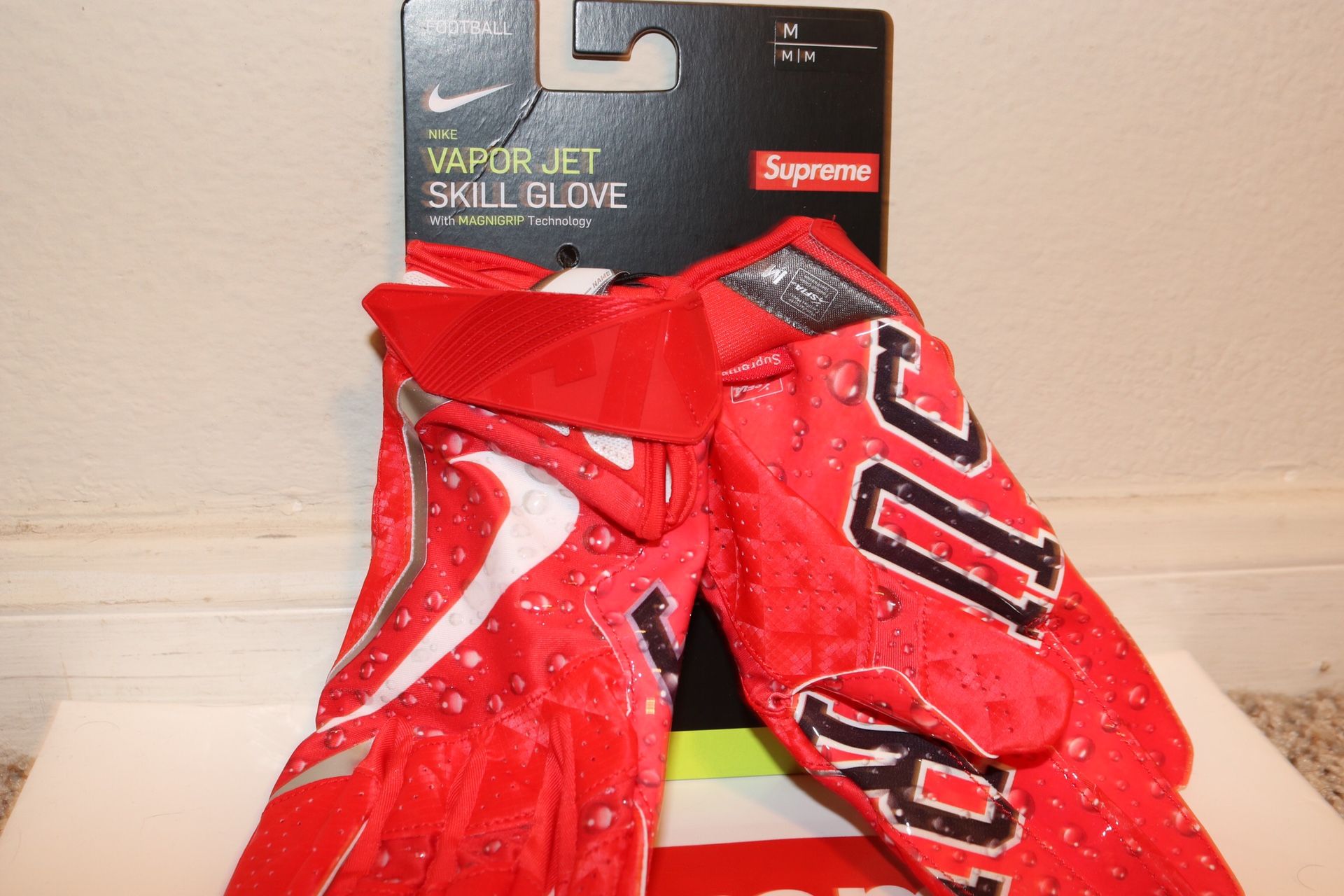 SUPREME x Nike Vapor Jet 4.0 gloves for Sale in Houston, TX - OfferUp