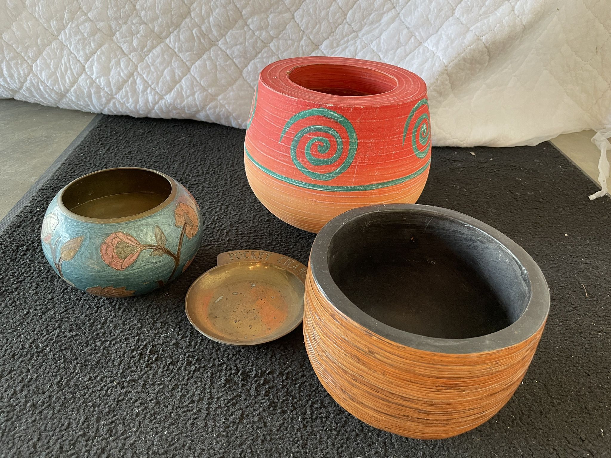 Decorative Pots/Dish: Pottery/Solid Brass/Terracotta (4 Pieces)