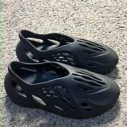 Yeezy Foam RNNR Onyx