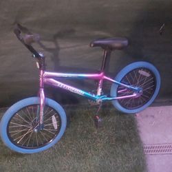 GIRLS GENESIS18 BMX BIKE