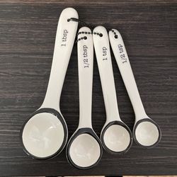Black And White Measuring Spoons 