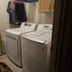   LG Washer And Dryer Set