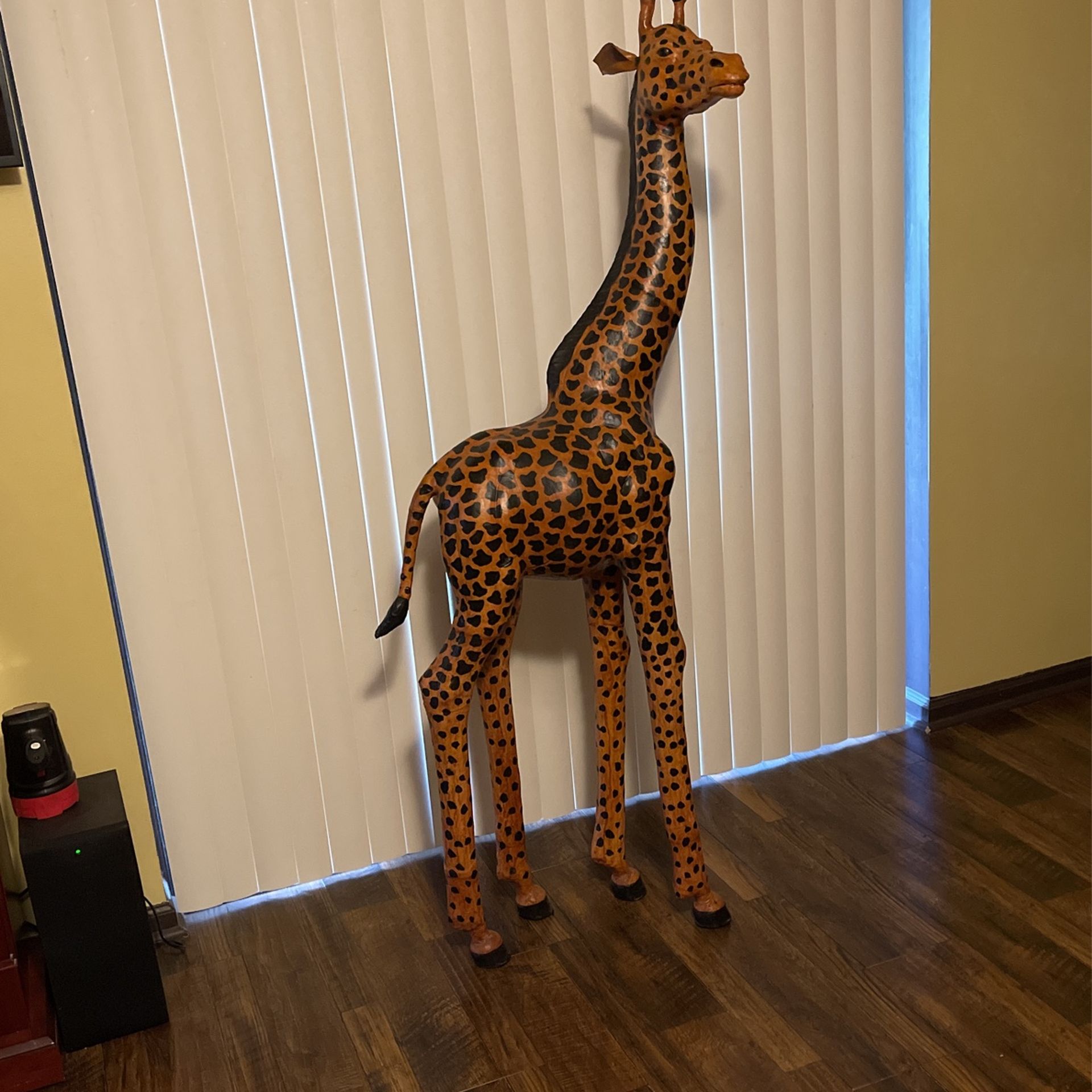 Decorative Giraffe Statue