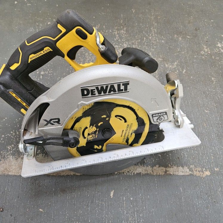 Dewalt Circular Saw