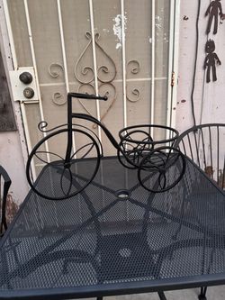 Black Metal Bicycle Plant Holder