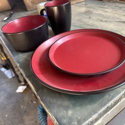 16-Piece Dinnerware Set – New (Open Box)