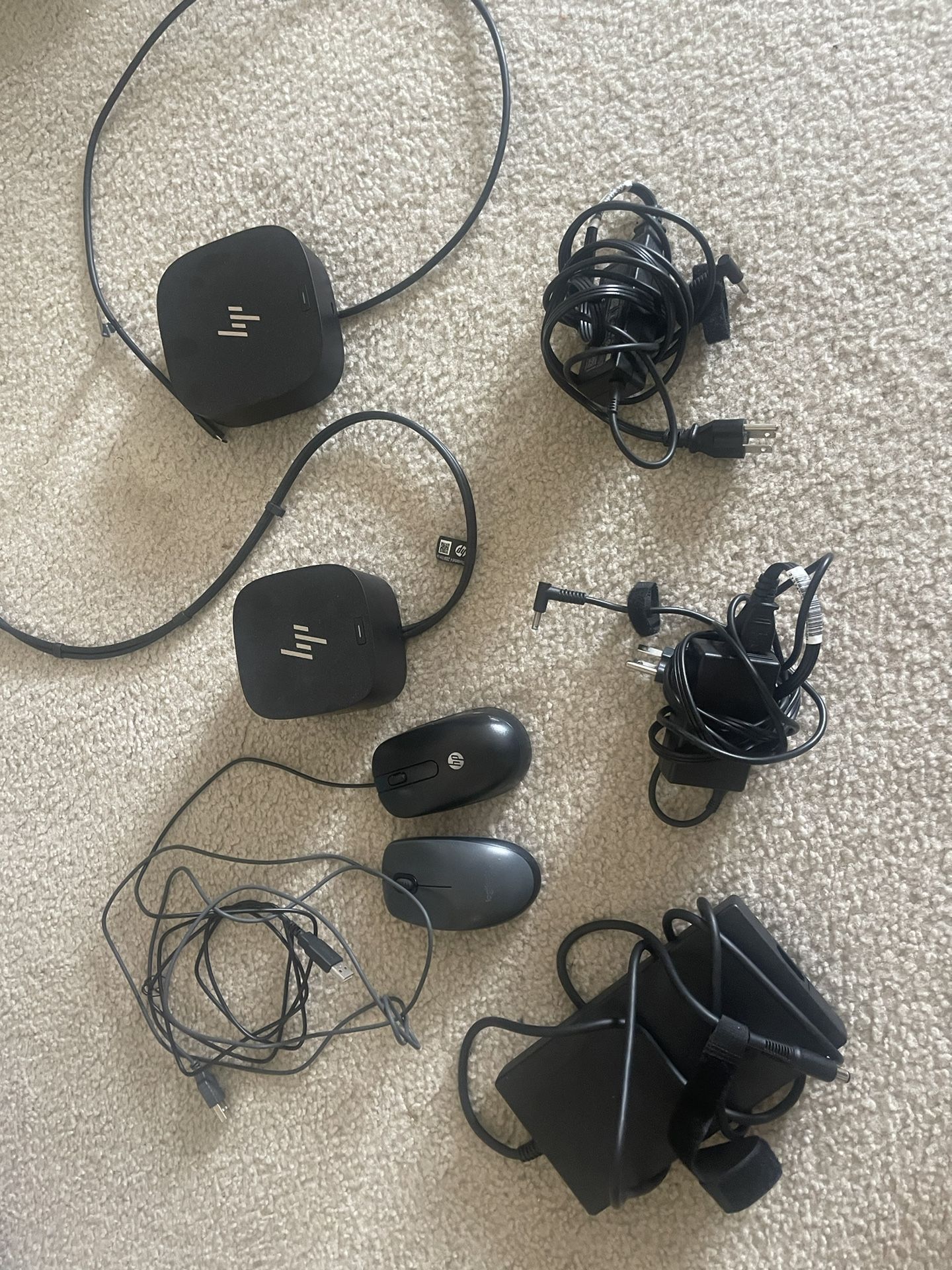 HP Chargers Docking Station And Mouse