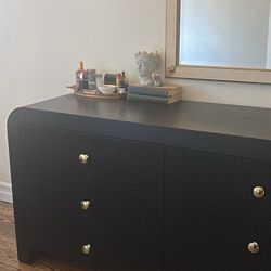 Dresser With 6 Drawers 