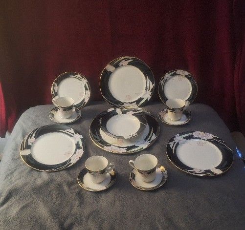 30 pc Mikasa Fine China Charisma Black Dinnerware Set