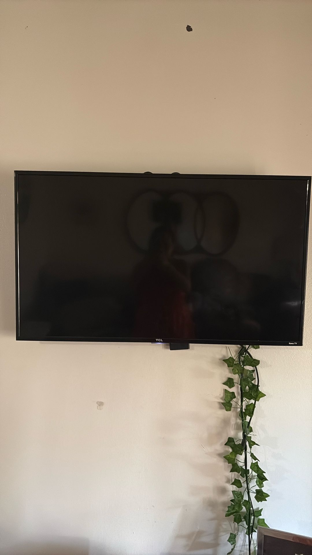 TCL ROKU TV 42”