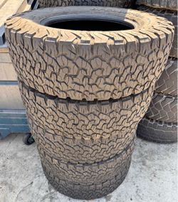 285 70 R 17 vendo llantas usadas marca Bfgoorich ko2