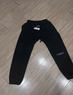 Medium sized essentials sweatpants