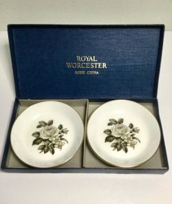 Beautiful Royal Worcester Fine Bone China Set Of Two  Plates 4” Diameter W/Box