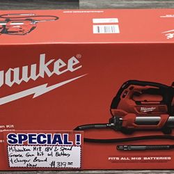 Milwaukee M18 18V 2-Speed Grease Gun Kit W/ Battery & Charger Brand New 
