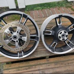 2015 Harley Davidson FLTRX (Road Glide) wheels
