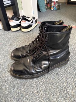 Dr. Marten 1460 combat boots