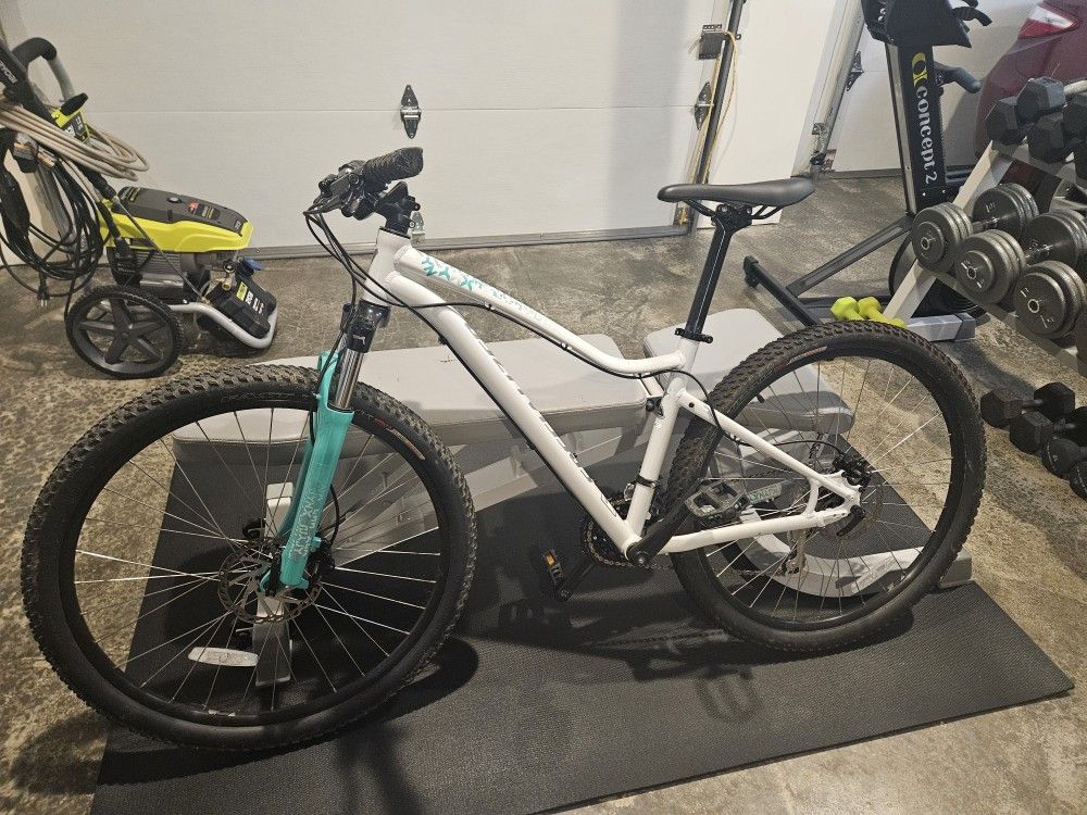 Specialized Jinx Sport Mountain Bike