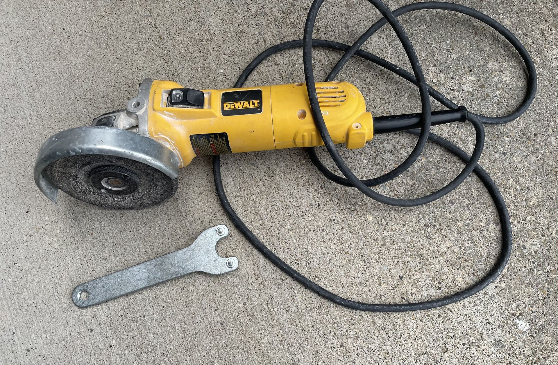 DEWALT D28110 4-1/2-Inch Small Angle Grinder