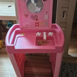 Minie Dresser
