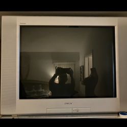 Sony Trinitron 32inch TV - Great for Gaming 