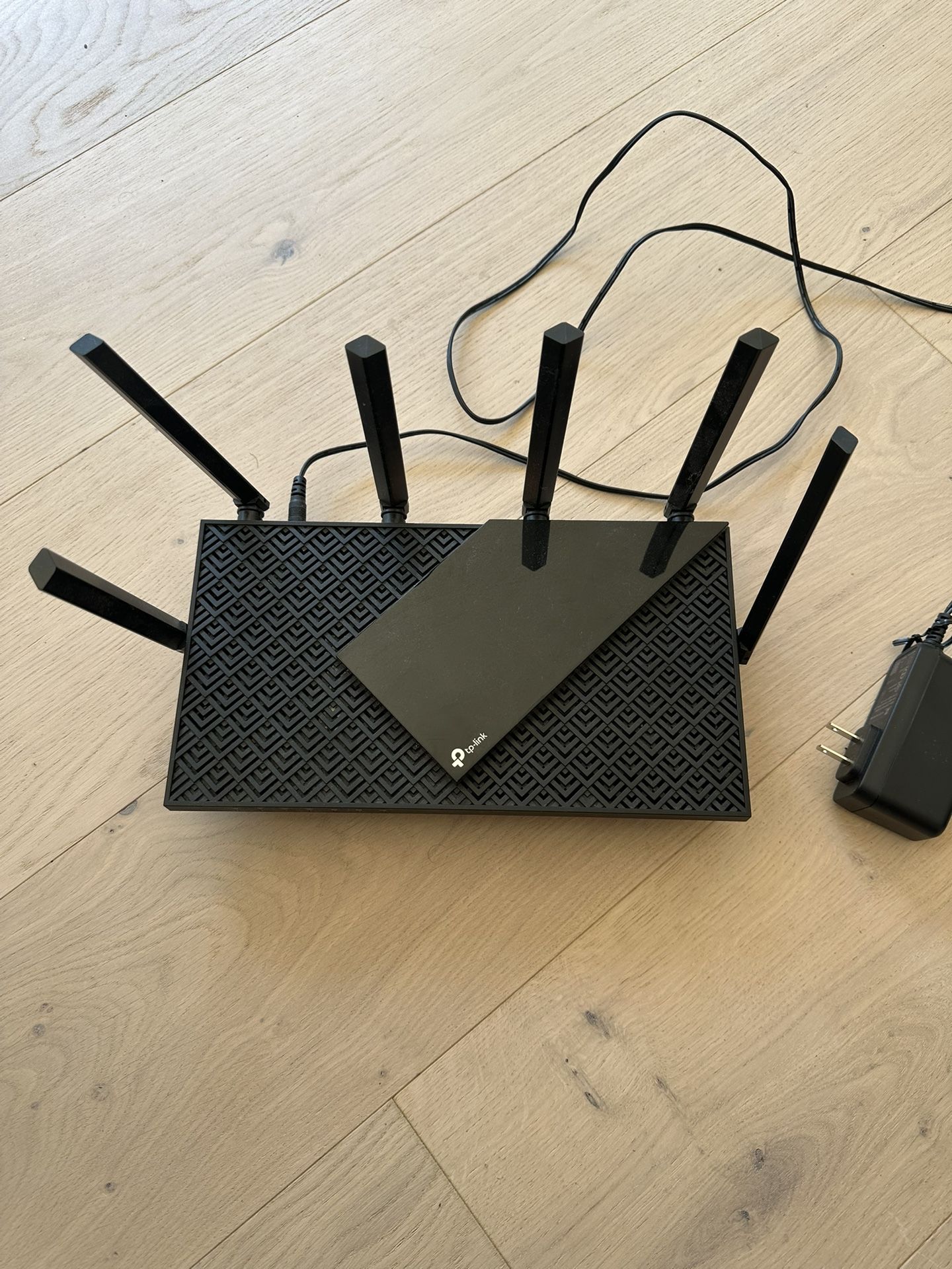TP Link tri band router wifi6 gigabit support
