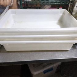 Plastic storage bins w/ lids