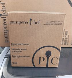 NEW Pampered Chef Manual Food Processor