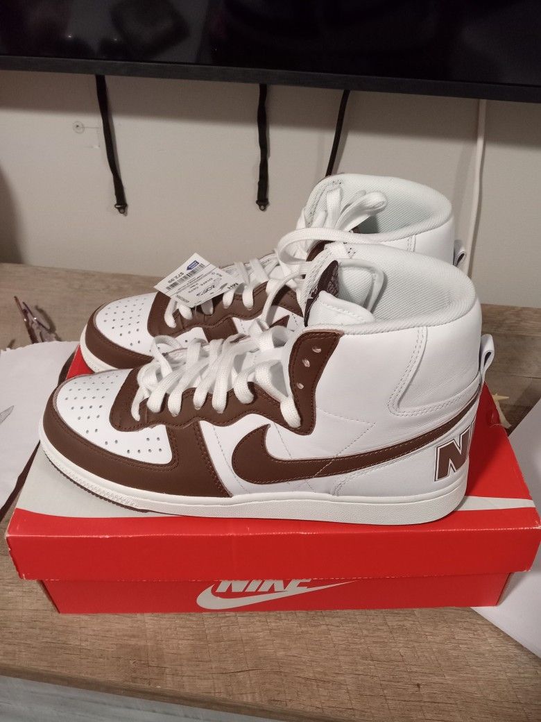 Nikes Size 9 Only 50$ Come Get