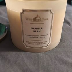 Bath And Body Works 3 Wick Vanilla Bean Candle 