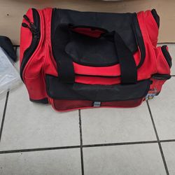 Marlboro Soft Side Tackle Box With 4 Plastic Lure Cases