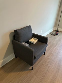 Comfy lightweight living room seat x2