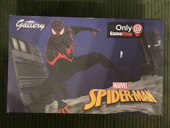 Diamond Select Gallery Marvel Spider-Man Miles Morales Diorama