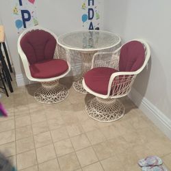 table with chairs