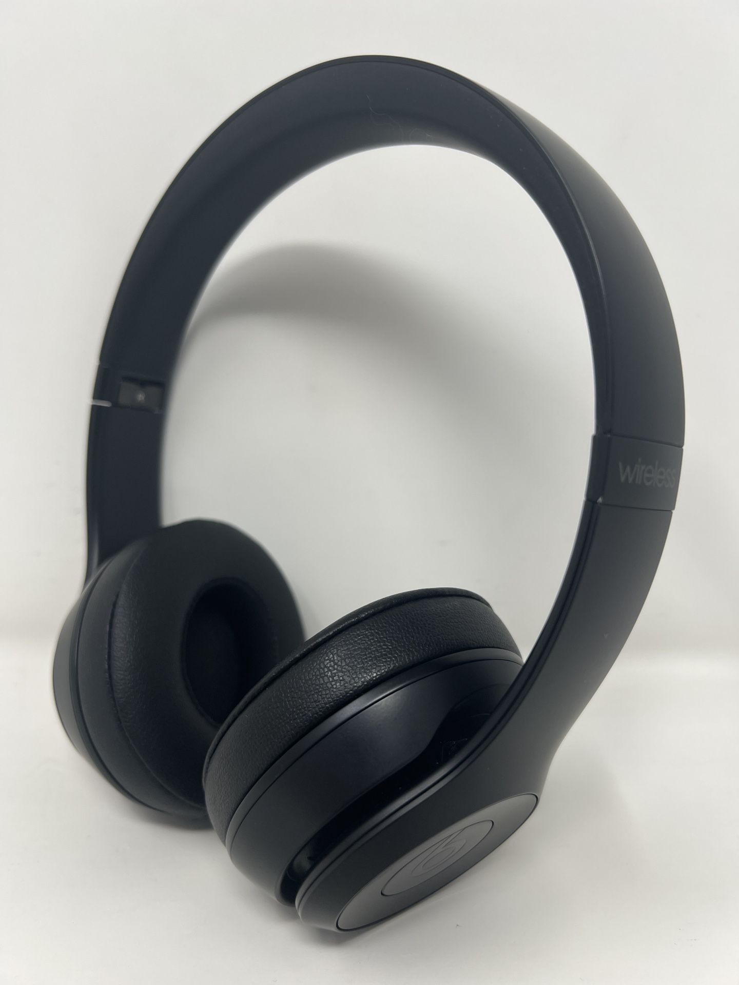 Beats Solo3 Wireless On-Ear Headphones - Apple W1 Headphone Chip, Class 1 Bluetooth, 40 Hours of Listening Time, Built-in Microphone - Black