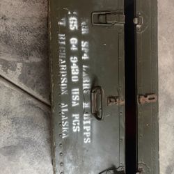 World War 2 Foot Locker all Medal No Broken Parts