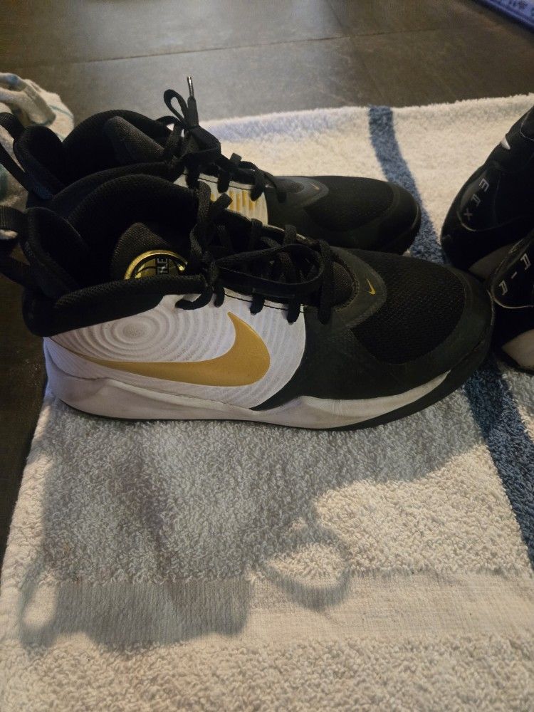 Nike Shoes Size 5 Boys