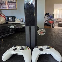 Xbox One Console With 2 Controller 
