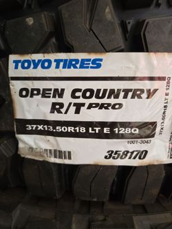 Toyo tires 37x13.50 R18 LT