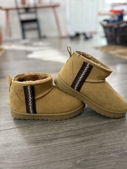 Unisex Aspen Kids Ugg Boots Size 1