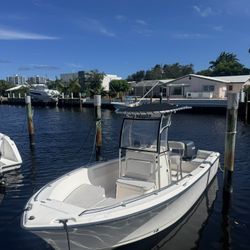 2004 Sea Hunt Triton 212