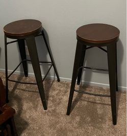 2 Bar stools