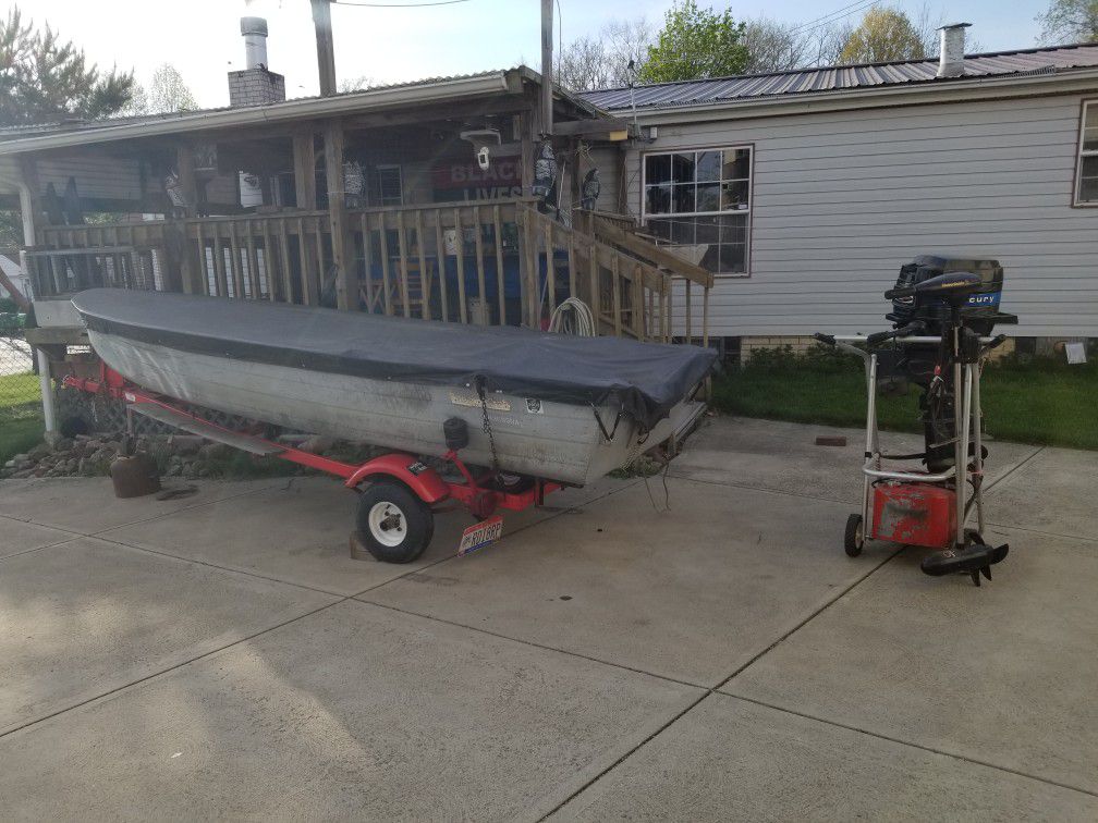 Photo Smokers Craft 14 ft Boat With Motor.