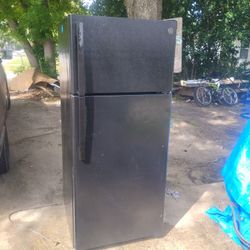 Black 2023 Refrigerator With Ice Maker Everything Works Perfect 250