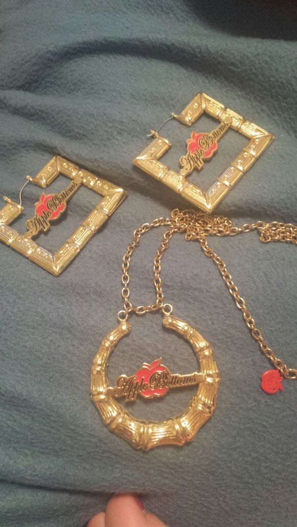 Apple Bottom earrings & necklace
