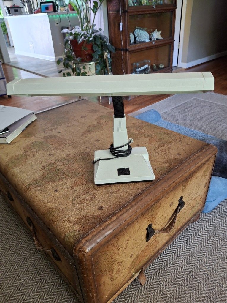 16x19 Desk Lamp