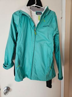 Women's size medium Patagonia rain jacket