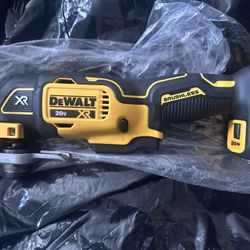 This 20-Volt MAX Brushless cordless 3-speed oscillating multi-tool includes a universal accessory adapter and wood cutting blade